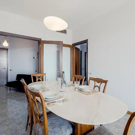 Guesthost - Flora Vintage Apartment Sanremo