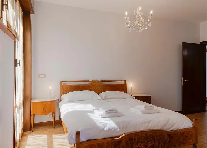 Guesthost - Flora Vintage *