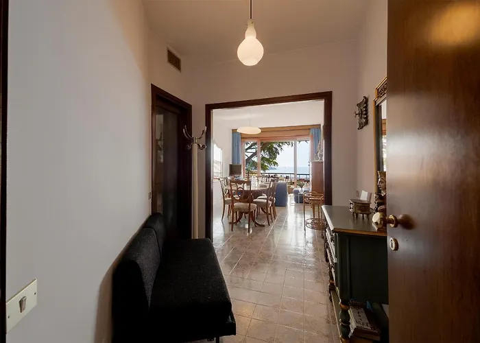 Guesthost - Flora Vintage Apartment