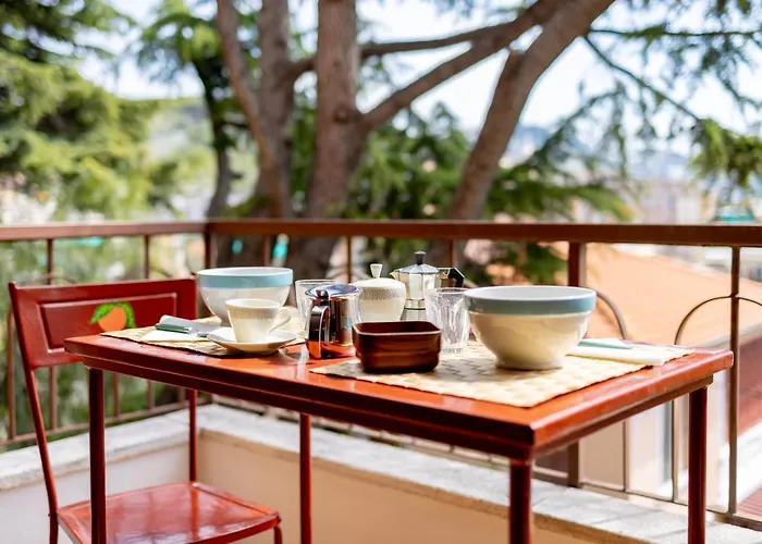 Guesthost - Flora Vintage *